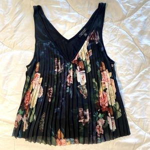 Pleated Garden Graphic Crop Top  |  Topshop  |  Size 6 / Medium